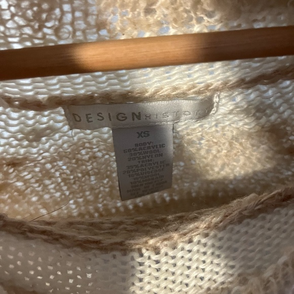 Design History Tan and white turtle neck sweater - Picture 2 of 3